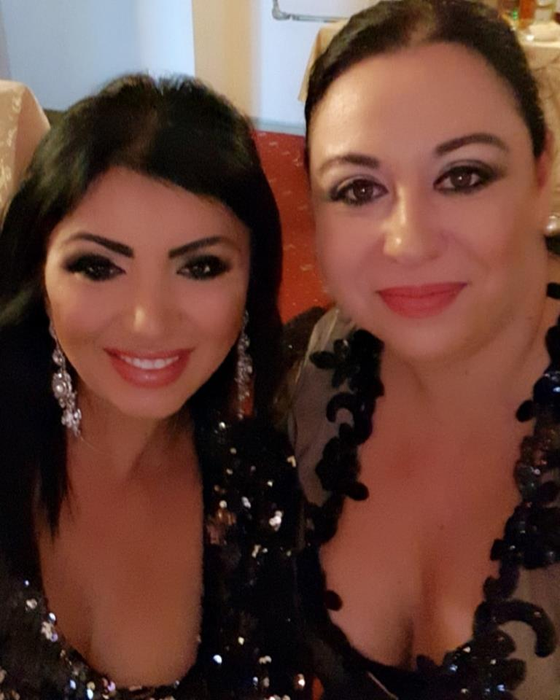Primele imagini cu Roxana Ciuhulescu în rochie de mireasă! Cum a venit îmbrăcată Oana Roman la nunta vedetei TV