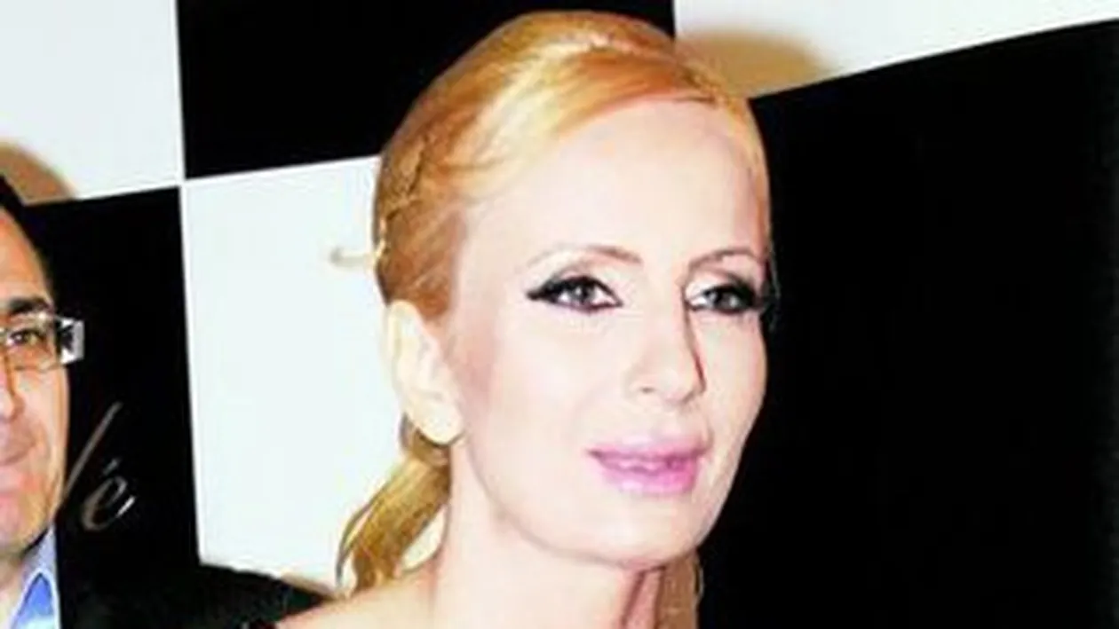 Daniela Gyorfi si-a schimbat silicoanele. A ajuns pentru a treia oara pe mana esteticianului