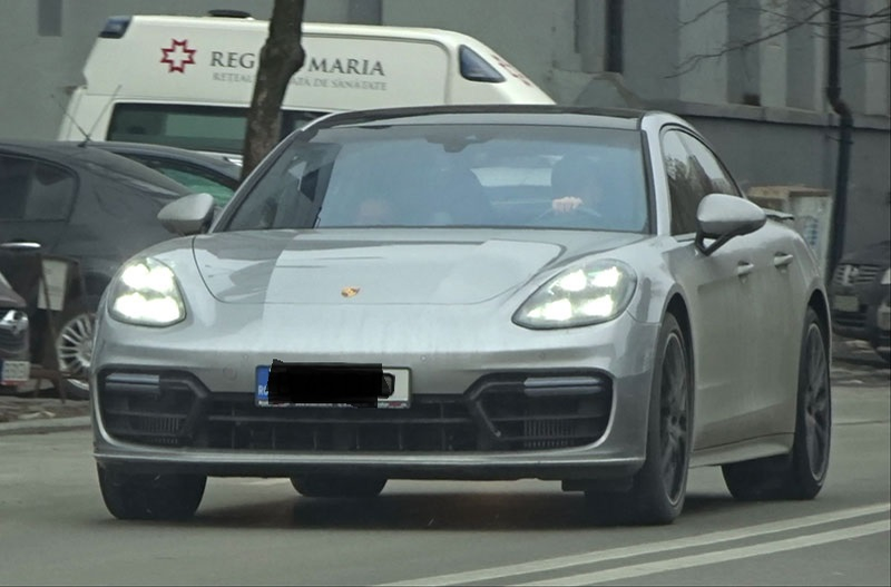 Alexandru Vladescu și iubita sa se îndreaptă spre mall
