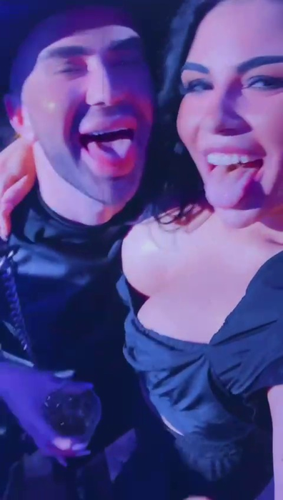 Dudu Conchita s-a sărutat cu o brunetă sexy, în club