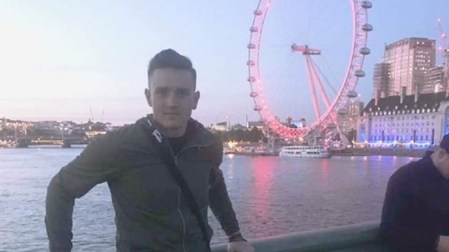 Un tânăr român plecat la muncă în Anglia a dispărut de două săptămâni: ”Au amenințat că-l vor decapita dacă spune ceva!”