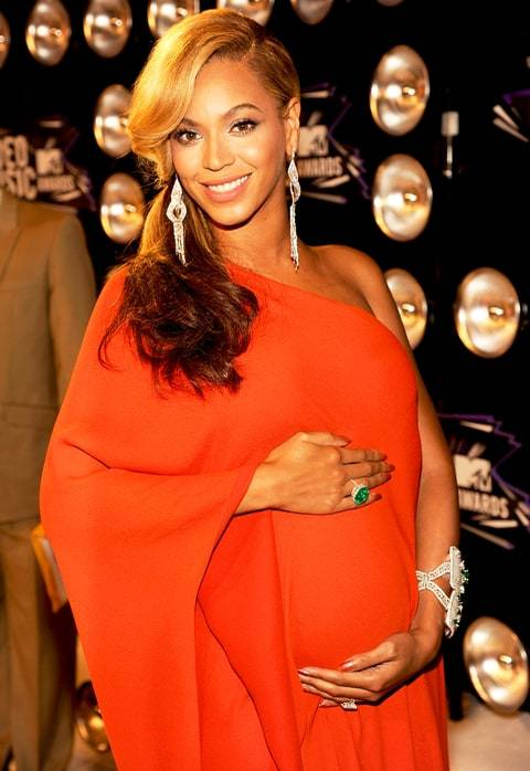 Beyonce se află în spital de mai bine de o săptămână după ce a născut, din cauză că gemenii săi au venit pe lume prematur