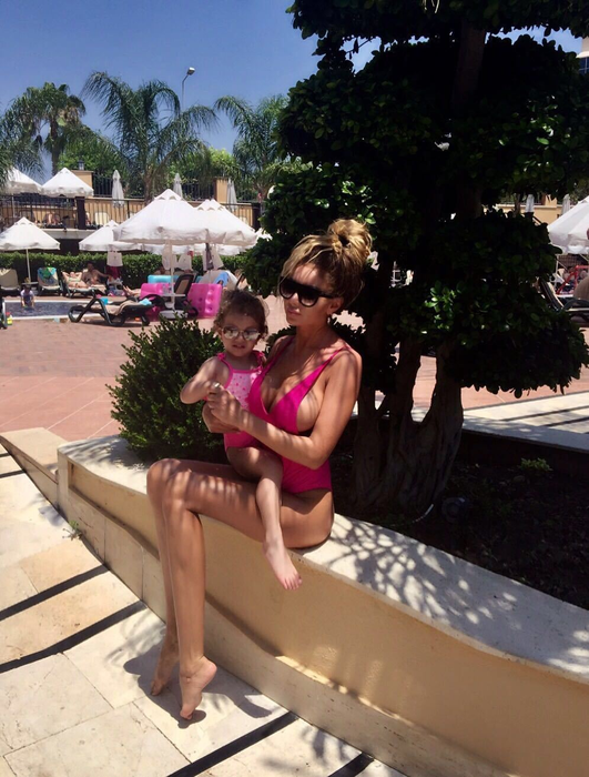 Roxana Vaşniuc a plecat în vacanţă în Antalya