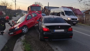 Grav accident în județul Cluj. Un tânăr de 24 de ani a ajuns la spital în urma impactului