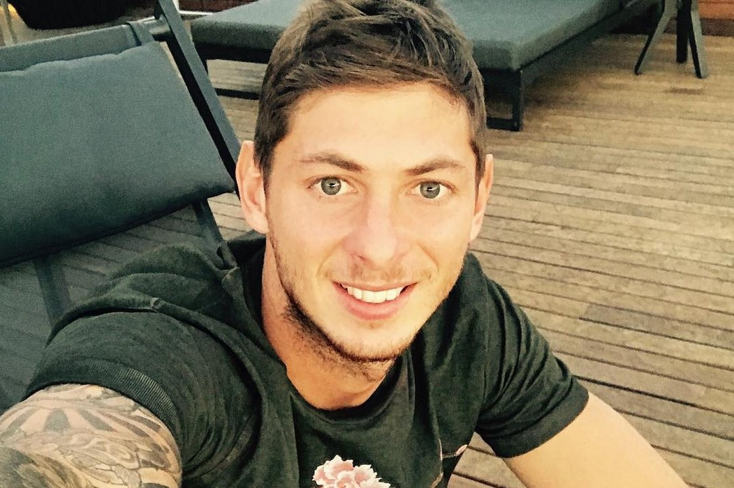 Ce mesaj a scris pe Facebook, înainte de zbor, pilotul avionului dispărut în care se afla Emiliano Sala