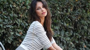 Mădalina Ghenea, cum nu ai mai vazut-o până acum! Şi-a suflecat rochia si s-a suit pe...