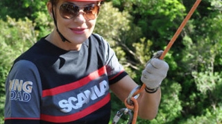 Roxana Ciuhulescu e dependenta de adrenalina: "De la 50 de metri am coborat pe franghie in albia unui rau"