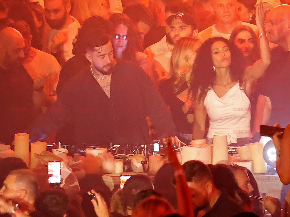 Mahmut Orhan a împărțit sarmale la Nuba! Cel mai viral DJ al momentului a făcut show în Mamaia!