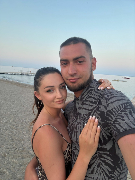 Ce imagini a publicat Adriana Ochișanu cu fiul ei, după ce s-a trezit din comă. Nepotul lui Nicolae Botgros trece în continuare prin clipe grele