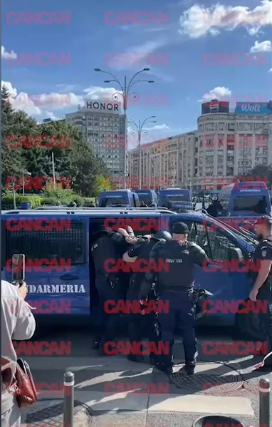 Haos în Piața Victoriei! Jandarmii au intervenit de urgență, iar Guvernul face apel la calm