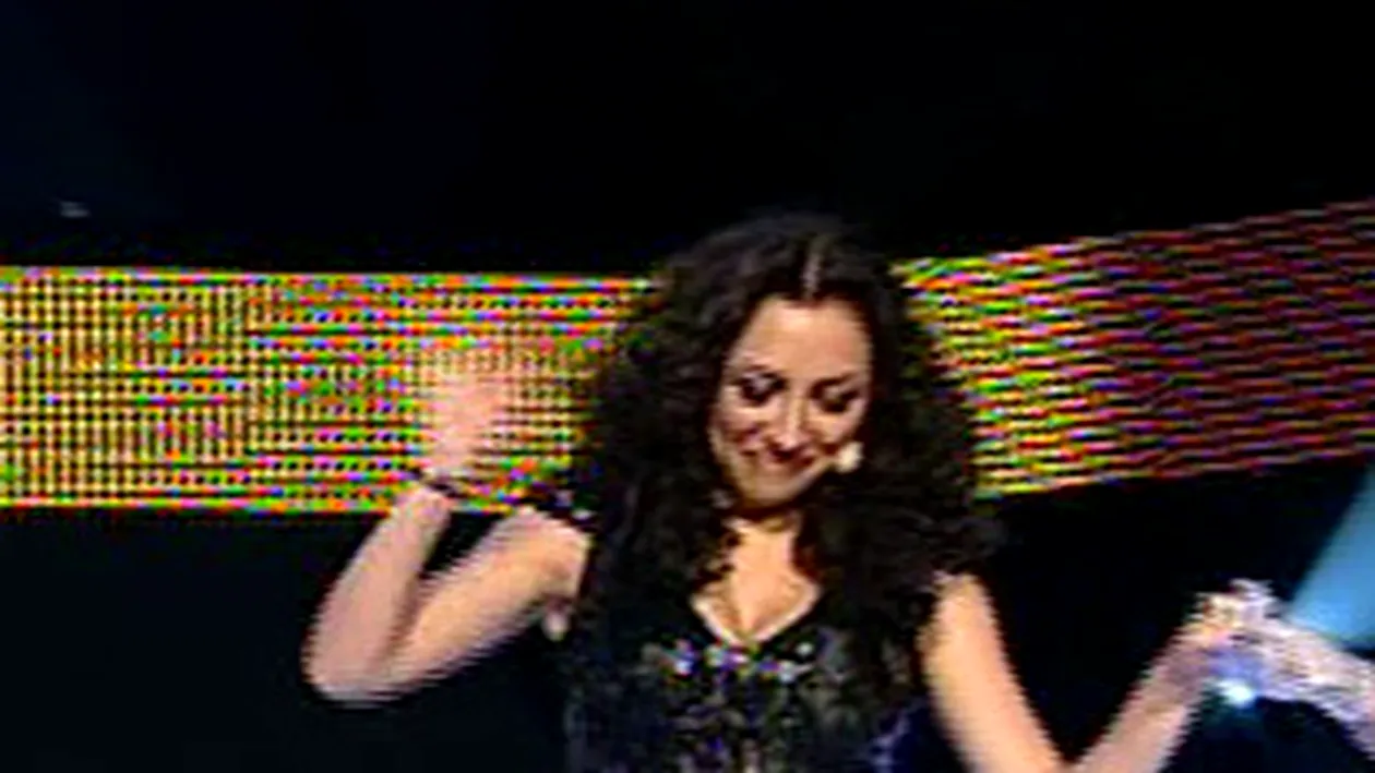 Andra si-a schimbat look-ul la Romanii au Talent! Uite cum a stralucit intr-o rochie scurta neagra, marca Dana Budeanu!