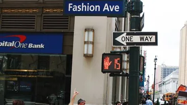 Dana Rogoz, intr-o rochie transparenta din dantela pe strazi! Vedeta a atras toate privirile cu tinuta ei