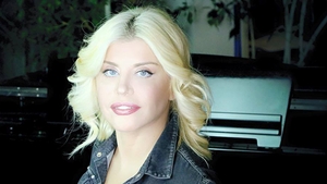 Uite de ce o INVIDIAZA milioane de romance pe Loredana Groza! Cand nu e pe scena sau la studio, cantareata...