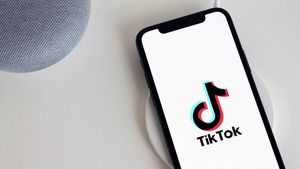 Oamenii, îndemnați să șteargă aplicația TikTok. Experții dezvăluie riscurile la care se supun
