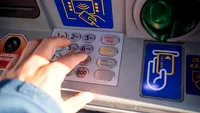 Tasta care trebuie apăsată atunci când scoți bani de la bancomat, pentru a nu rămâne fără contul gol
