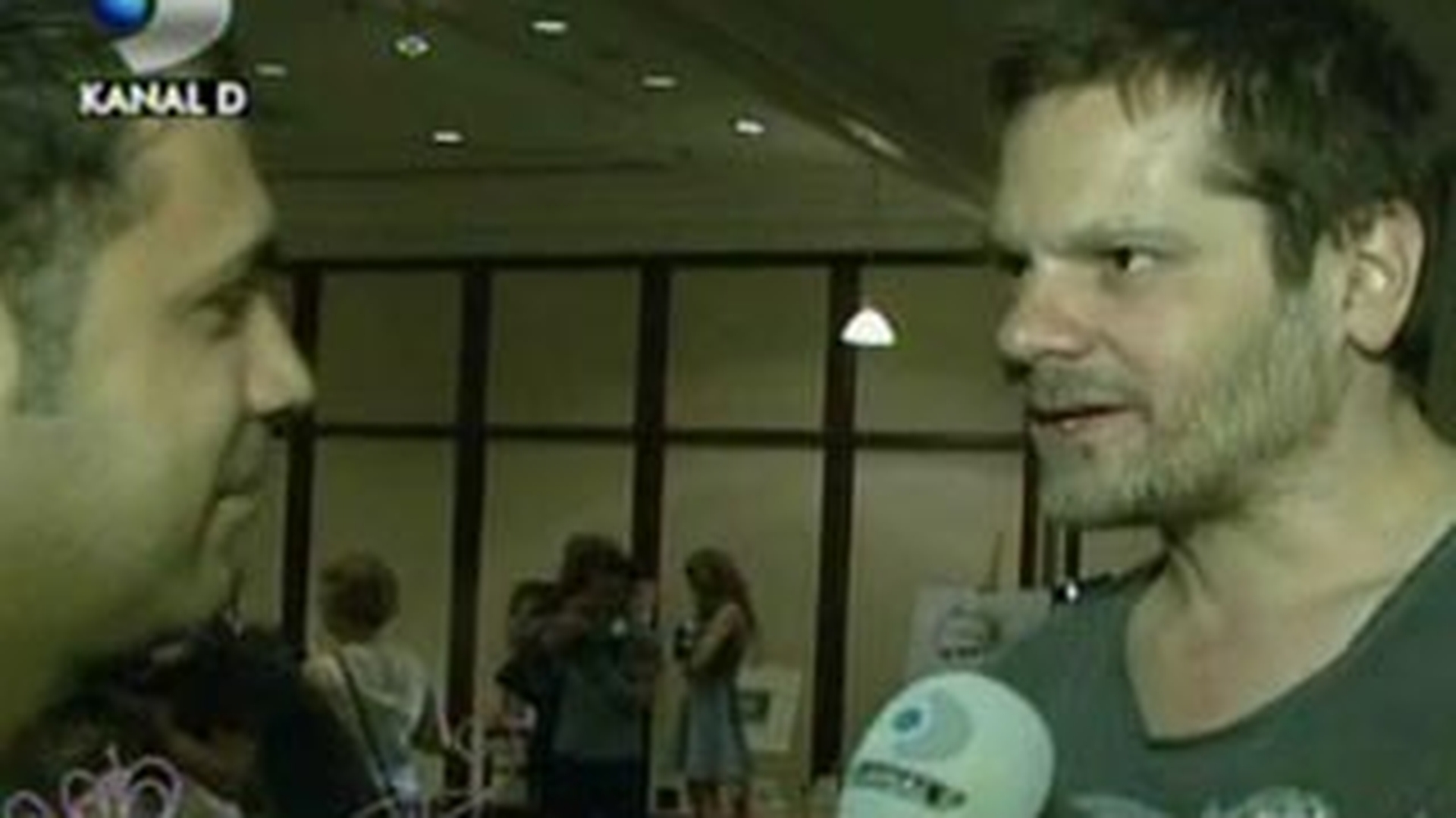 VIDEO Dialog incredibil intre Florin Piersic Jr. si un reporter: "Cred ca ma confunzi cu Stefan! Iti asumi niste riscuri mari si o sa fii dat afara"
