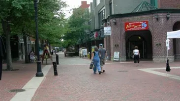 Tragedie! O româncă a fost omorâtă de un bărbat pe o stradă din Anglia: Cineva zăcea pe jos