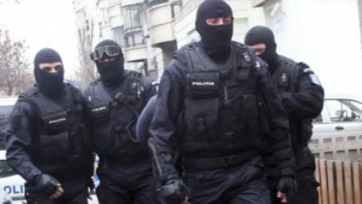 Fratele şi finul lui Nicu Gheară, percheziţionaţi de DIICOT. Cei doi sunt suspectaţi că au falsificat carduri bancare