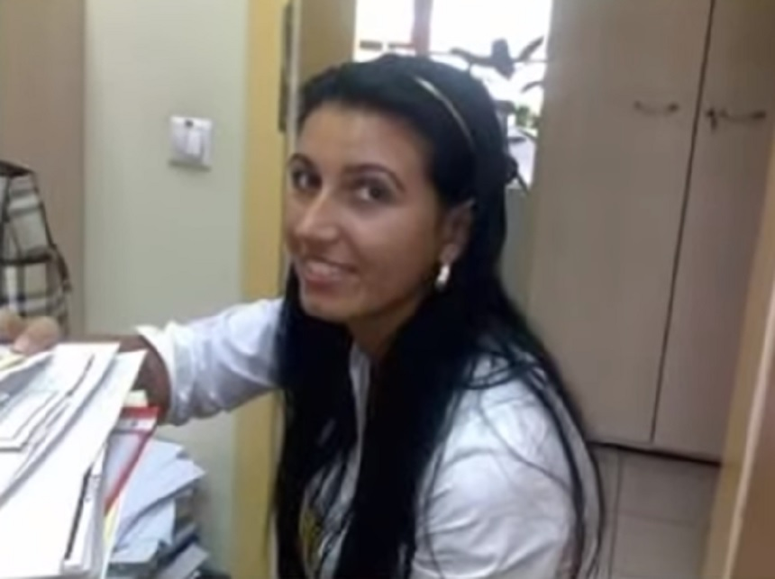 Pariu că nu o recunoști! Cum arăta Mirela de la Insula Iubirii, atunci când a fost trimisă în închisoare. Vedeta de la Antena 1 era departe de diva din prezent