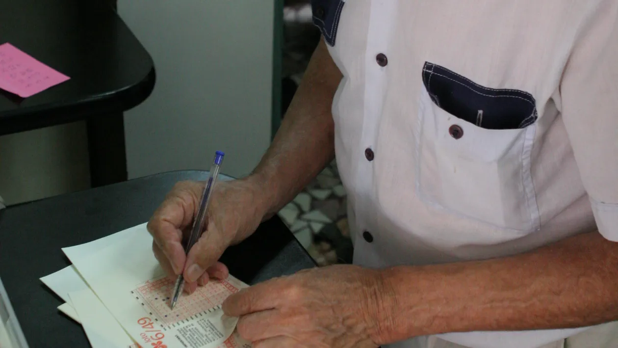 Ai pus bilet la loto? In joc este un pot de peste sapte milioane de euro!