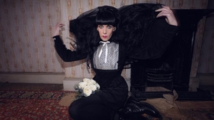 O artistă de 38 de ani a șocat o lume întreagă! Femeia vrea să facă nuntă cu o fantomă: ”Nu toți preoții cred în asta”