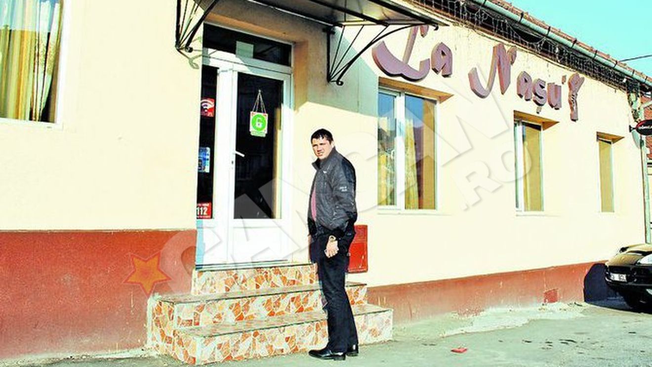 Cristi Bobar de la CSM Resita stie ce e respectu'. Si-a botezat carciuma dupa "nasii" Sandu si Borcea