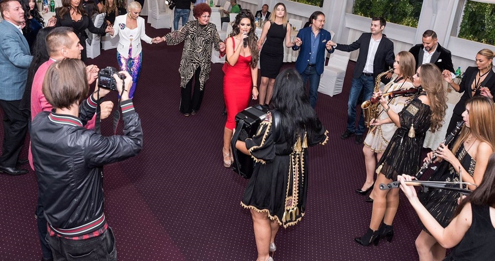 VIDEO & FOTO / Ce trup de zeiţă! Logodnica lui Luis Lazarus, sexy şi provocatoare în cel mai nou clip! Ai văzut imaginile fierbinţi?
