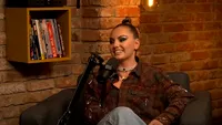 Alexandra Stan, discuție hilară cu un preot, după ce tot internetul a văzut-o dezbrăcată: ”Tu crezi că, noi preoții, nu mai stăm...”