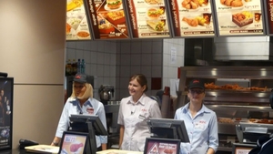 I-am făcut calculul! Ce salariu are un angajat KFC în București, acum, în octombrie 2022