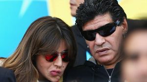 Uluitor! Maradona cere arestarea propriei sale fiice!