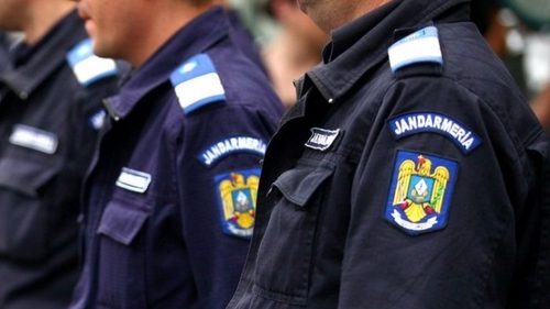 Jandarmii din Galați, amenințați cu moartea și atacați cu ranga în timpul intervențiilor