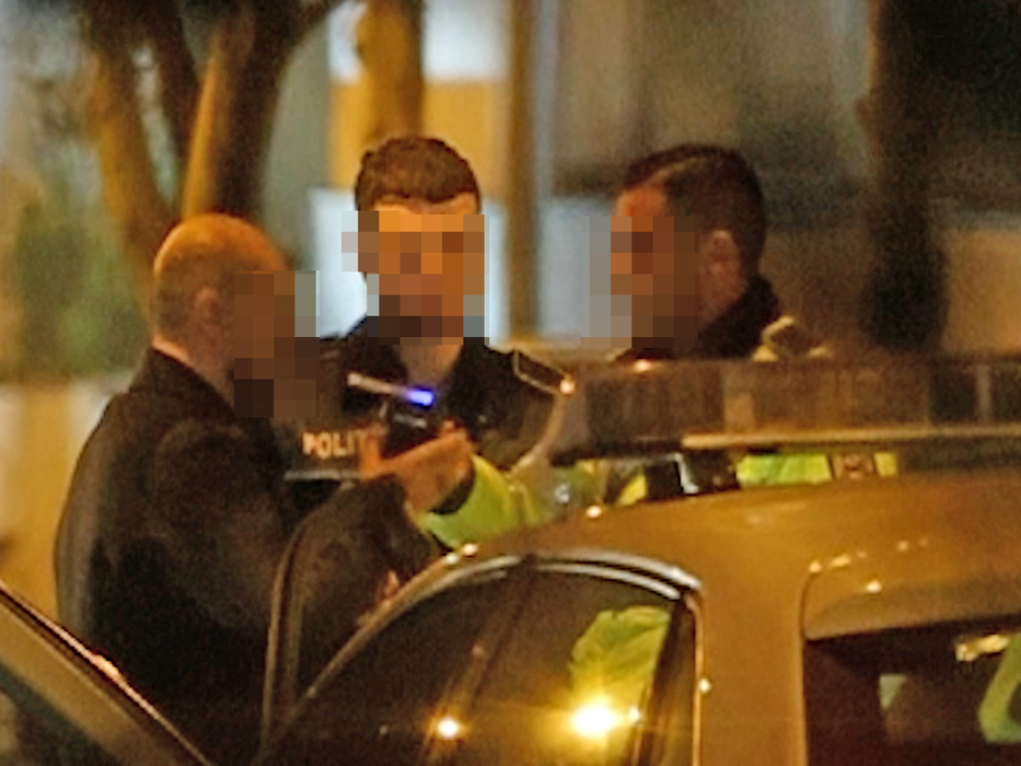Bărbatului i se ia alcoolemia (Foto: CANCAN.RO)