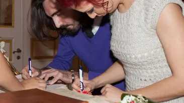 O mai stiti pe Cristina de la trupa Impact? Cantareata s-a MARITAT cu colegul ei de trupa! Uite ce fericiti sunt impreuna