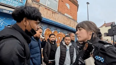 „Este o zonă musulmană!” Momentul în care o polițistă apără un predicator creștin în plină stradă, la Londra. „În această țară avem libertate de exprimare”