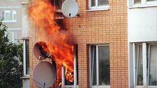 Trei copii raniti intr-o explozie din locuinta lor