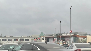 Cum a parcat un Jaguar un bărbat din București, la IKEA Băneasa! Oamenii au luat foc: "Demonstraţie de şmecherie"