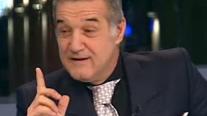 Gigi Becali e boss de boss: "Imi place luxul, imi place aurul, lucrurile mari, daca e o masina mica eu nu merg cu ea"