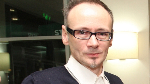 Nu ti l-ai imaginat niciodata pe Mihai Albu asa. Designerul a dansat si a cantat pe muzica Vioricai de la Clejani