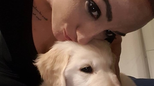 Unul din supravieţuitorii incendiului din clubul Colectiv s-a trezit cu poliţiştii la uşă. ”Mă hărţuieşte”