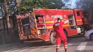 BREAKING | Incendiu de proporții la o grădiniță din Berceni. Peste 20 de mașini de pompieri încearcă să stingă focul