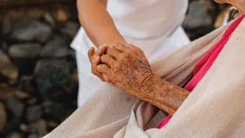 Două badante românce au moștenit o avere de 800.000 de euro. Cum au rămas fără bani în scurt timp