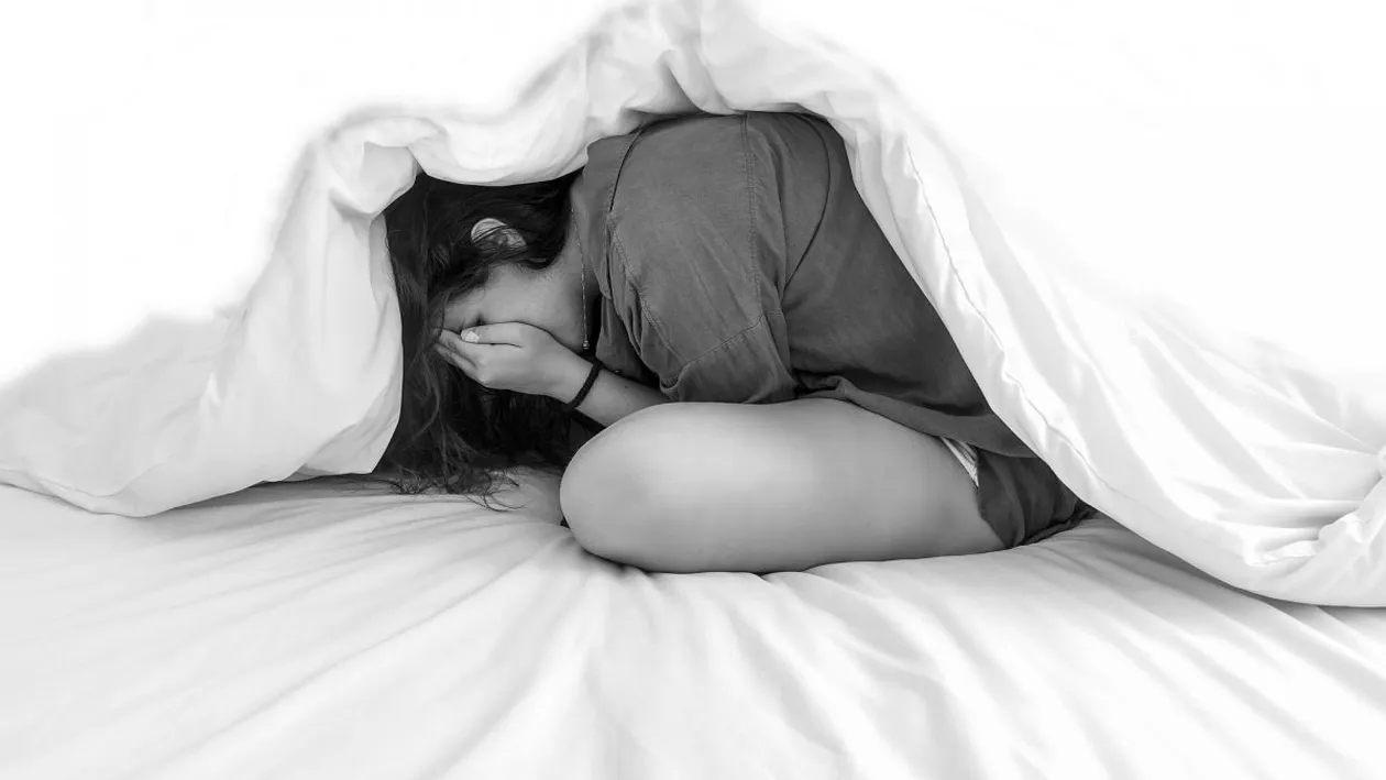 O britanică bănuiește că apartamentul în care locuiește este bântuit. Cum arată tabloul care a speriat-o. FOTO