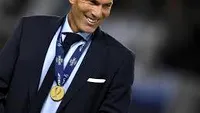 Zizou şi-a prelungit acordul cu Real Madrid!