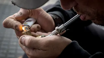A tăiat o parte din sistemul de frânare pentru a confecționa o pipă pentru cocaină crack, iar iubita i-a murit în accident de mașină