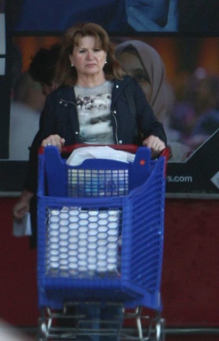 Recent, fosta Primă Doamnă, a aplicat aceeaşi metodă care a consacrat-o: cumpărături fără urmă de SPP-ist prin preajmă!