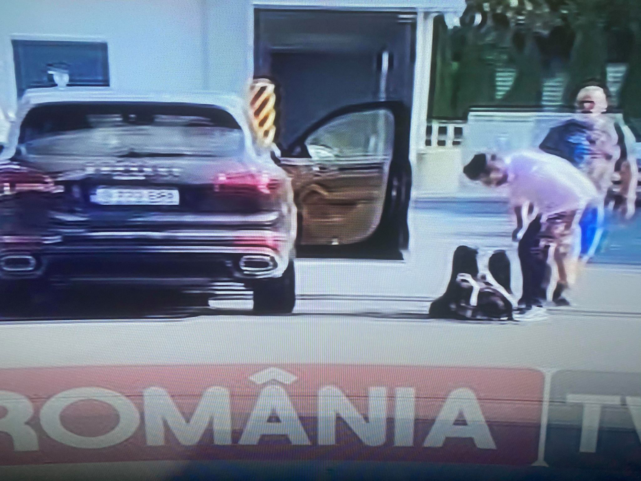 Brigitte, trântită de Pastramă pe asfalt, în parcare. “Nu te potolești, fă?!”