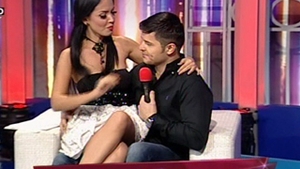 VIDEO Mantea din poala lui Varciu: "Cate telefoane ai in buzunar?" Varciu: "Nu e telefonul!"