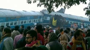 Un tren a deraiat în India! Cel puţin 95 de persoane au murit şi peste 150 sunt rănite