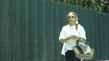 Camelia Sucu asteapta cu mari emotii nunta celei de-a doua fiice. Ne pregatim de nunta si la Ioana. Era cursul normal, firesc