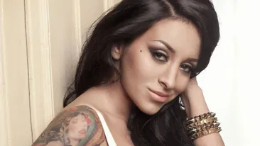 Imaginea care i-a făcut fanii sa suspine! Cu sânii la vedere si o pereche de chiloti minusculi, Ruby isi arată noul tatuaj